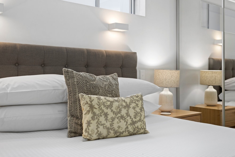 Chic 2-bed Apartment & 5 Minutes Walk to Qpac