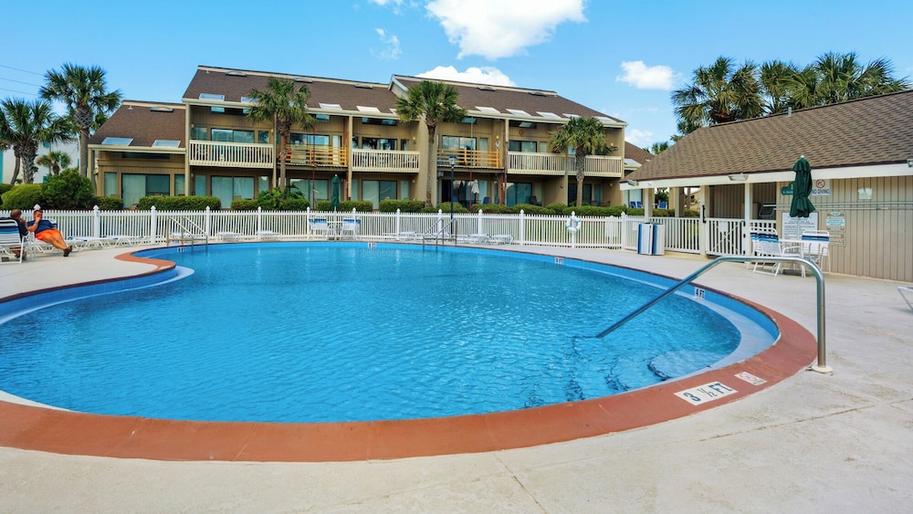 Sleeps 8 w/ Resort Pools, Tennis, Golf & Beach Access + Attraction Tickets!