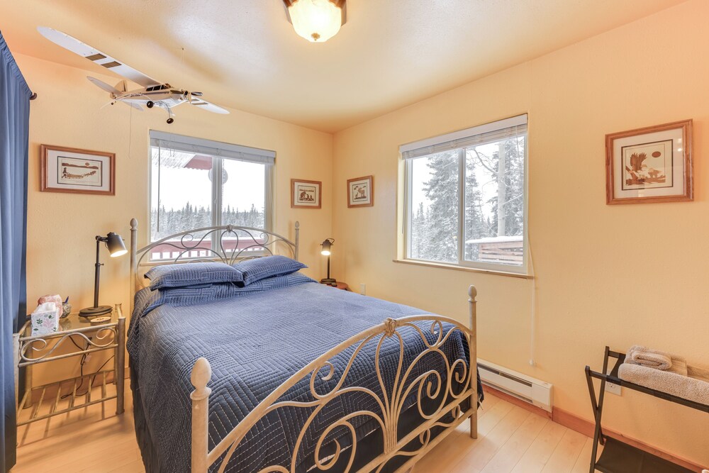 5 Mi to Kasilof River: Forest-view Retreat w/ Deck