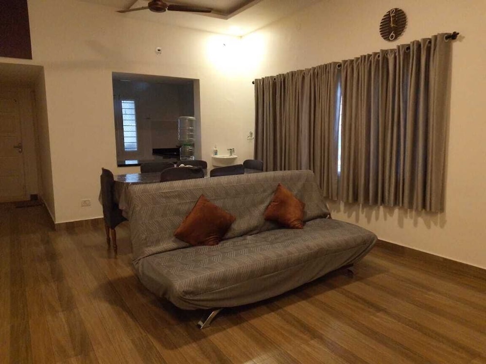 Thavika Silverwood Residence Yelagiri