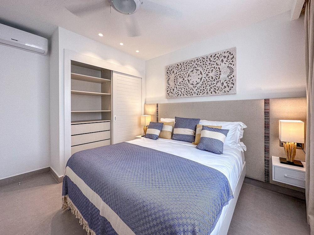 Luxury 3 Bedroom Apartment at the Beach