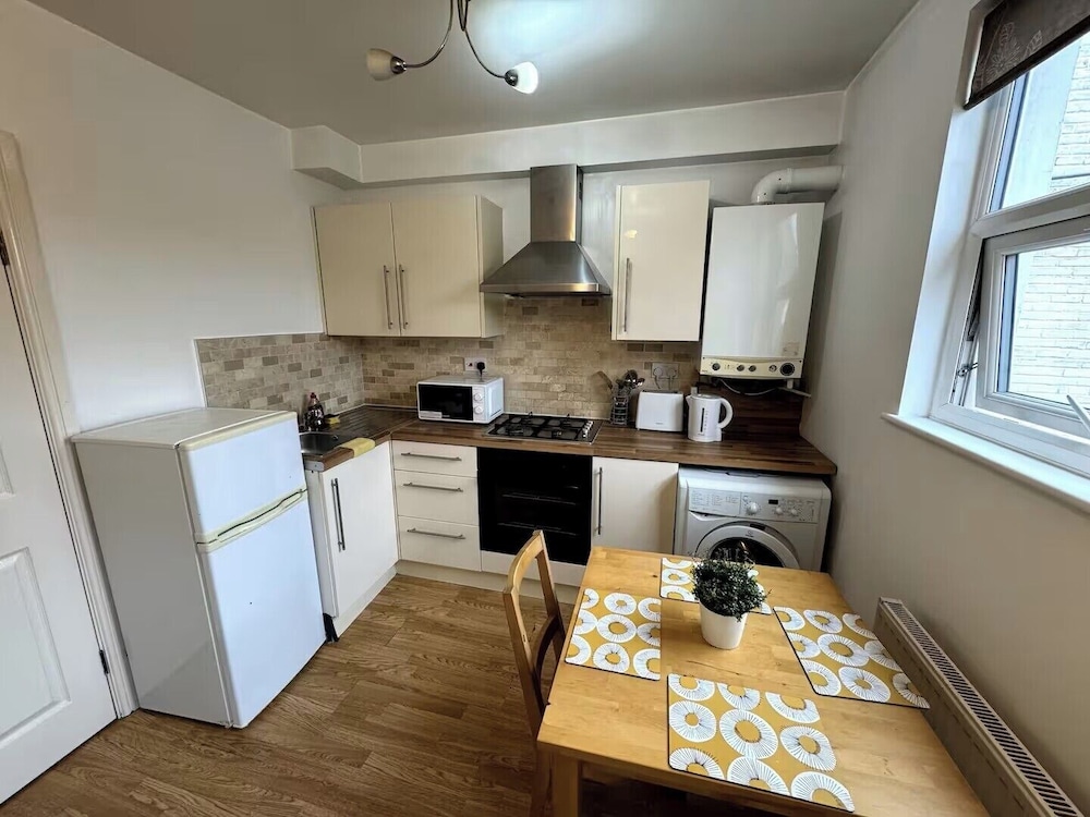 1 Bed-sleeps 4-pet Friendly-central Location