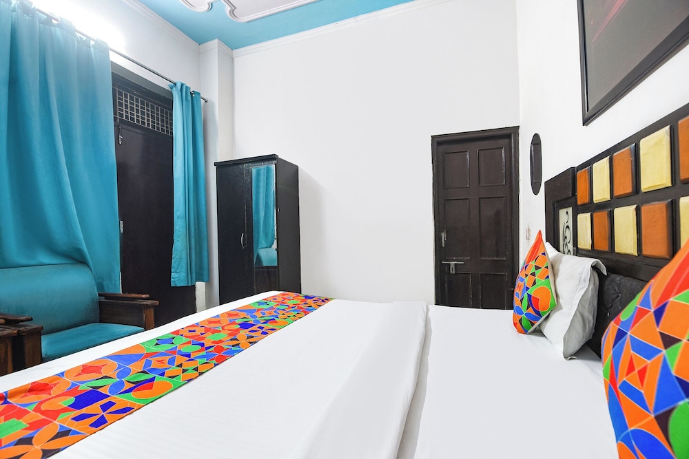 Fabhotel Decent