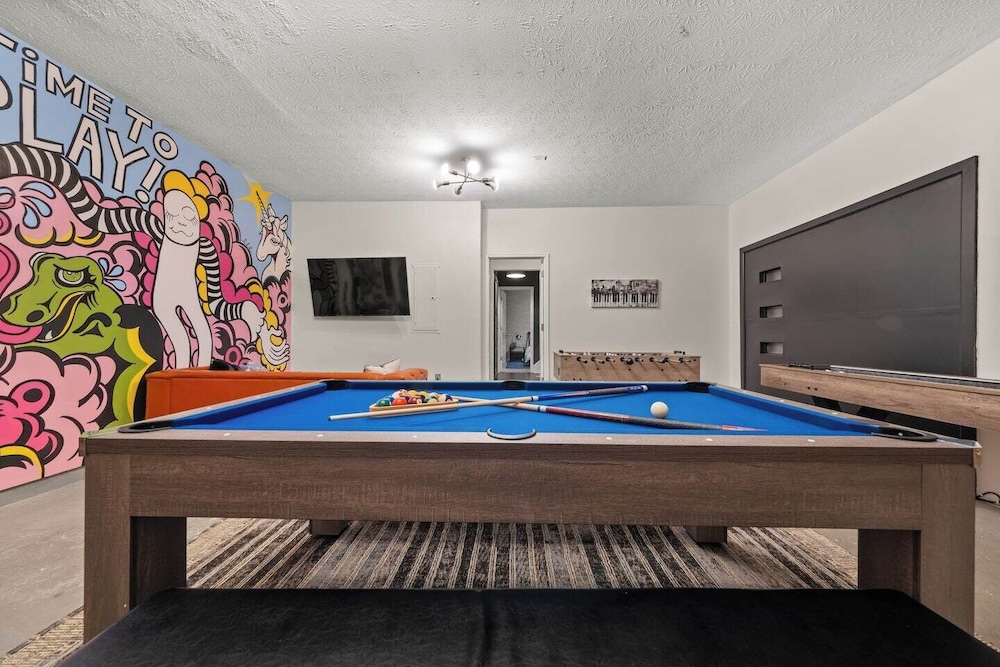 ATL Patio Paradise Pool Hottub Theater Gmrm B-ball