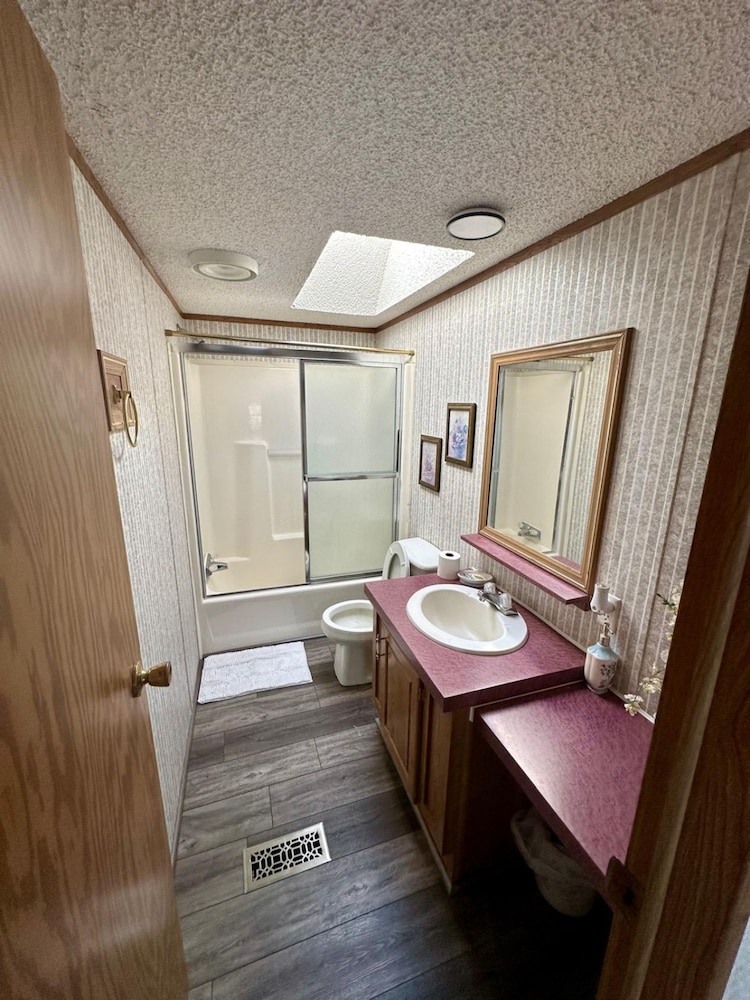 Secluded Lodge Farm Views 50 Acres Wifi