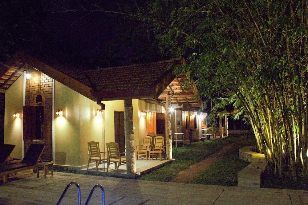 Villa Shade