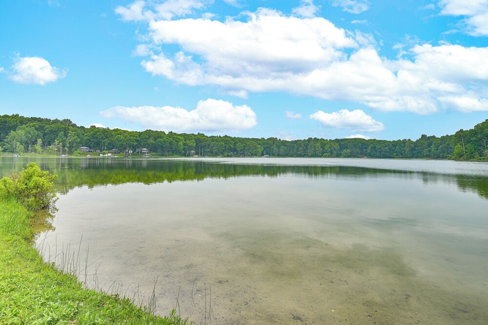 Walk to Kelsey Lake: Cassopolis Home w/ Yard!