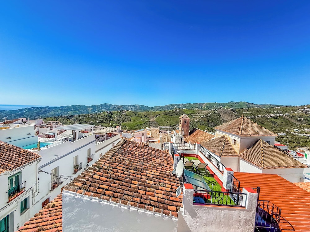 Two bed House With Roof Terrace in the Beautiful Village of Frigiliana