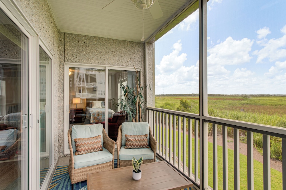 Darien Condo w/ Boat Dock Access: Walk to Downtown view 4