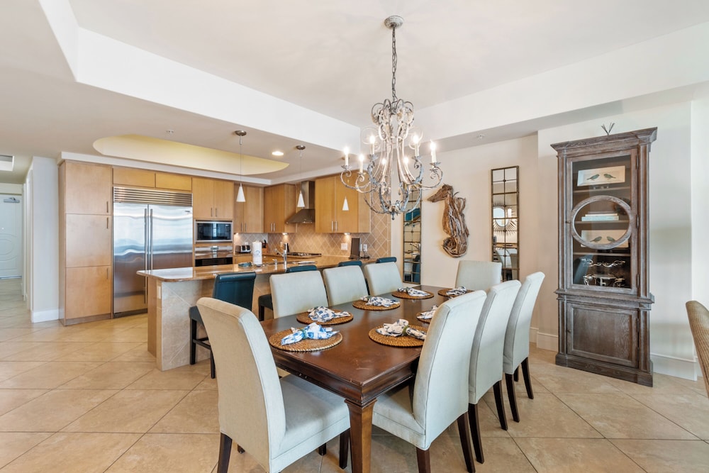 Turquoise Place 2205 C