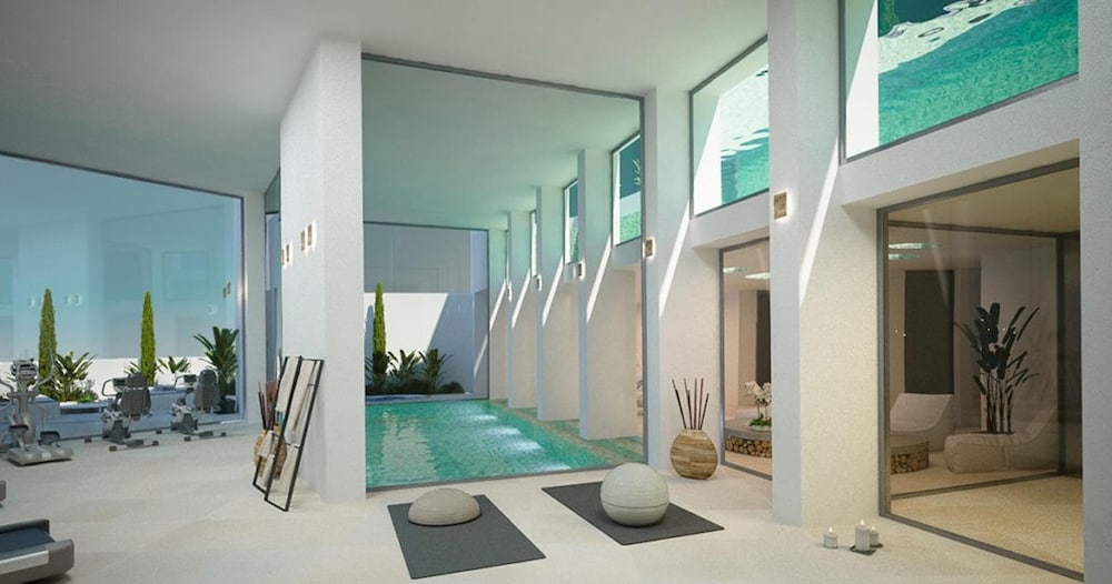 Apartment Sleeps 4 With Gym & Spa