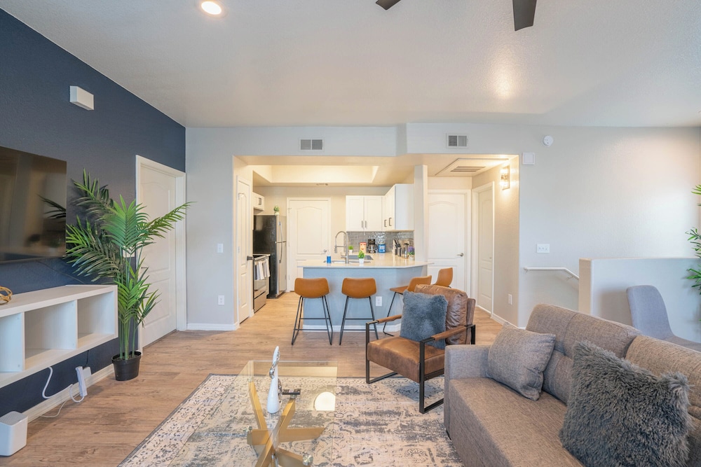 ROVE LIVING/KB - Lex on Central