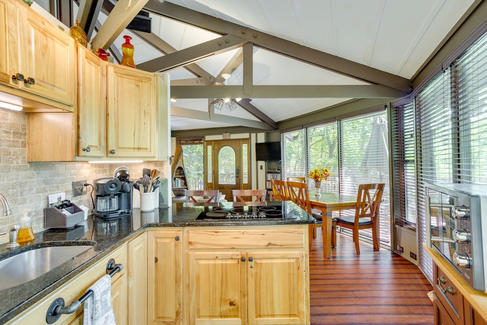 Jasper Hideaway w/ Spacious Deck + Community Pool view 4