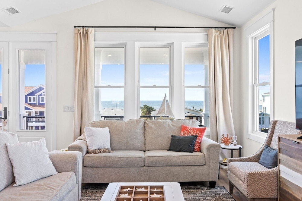 1040 Break / 1040 Ocean Blvd West 4 Bedroom Home by RedAwning