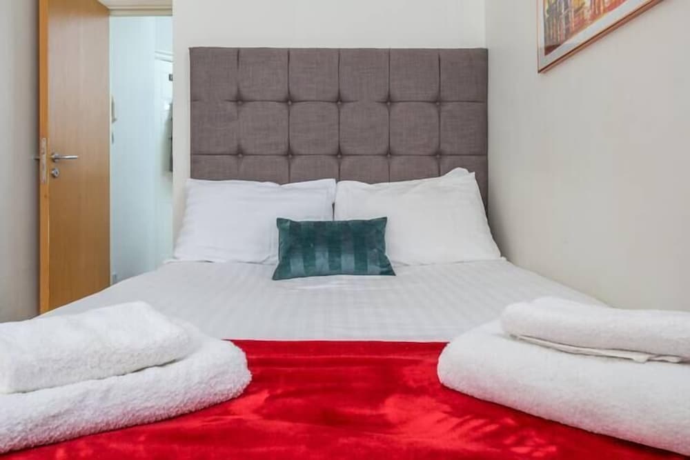 JOIVY 2-bed flat near Notting Hill