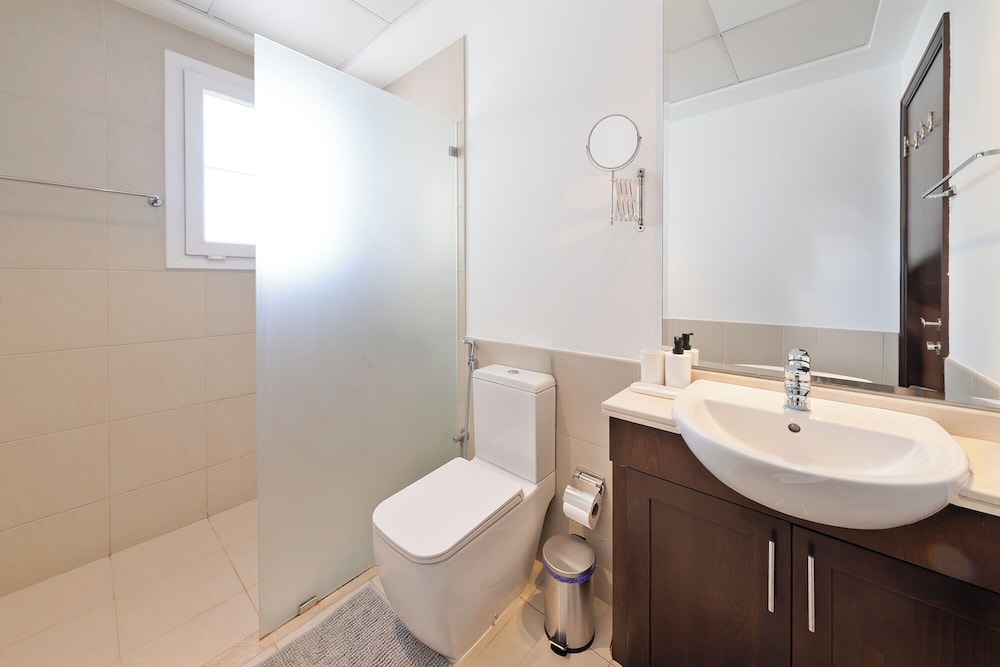Luxury Short Term Stay 2BHK plus Maids - RANCHES