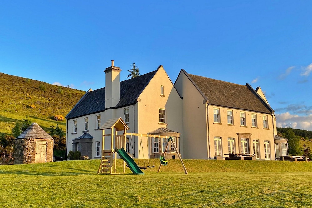 Self-catering Retreat With Pool, hot tub