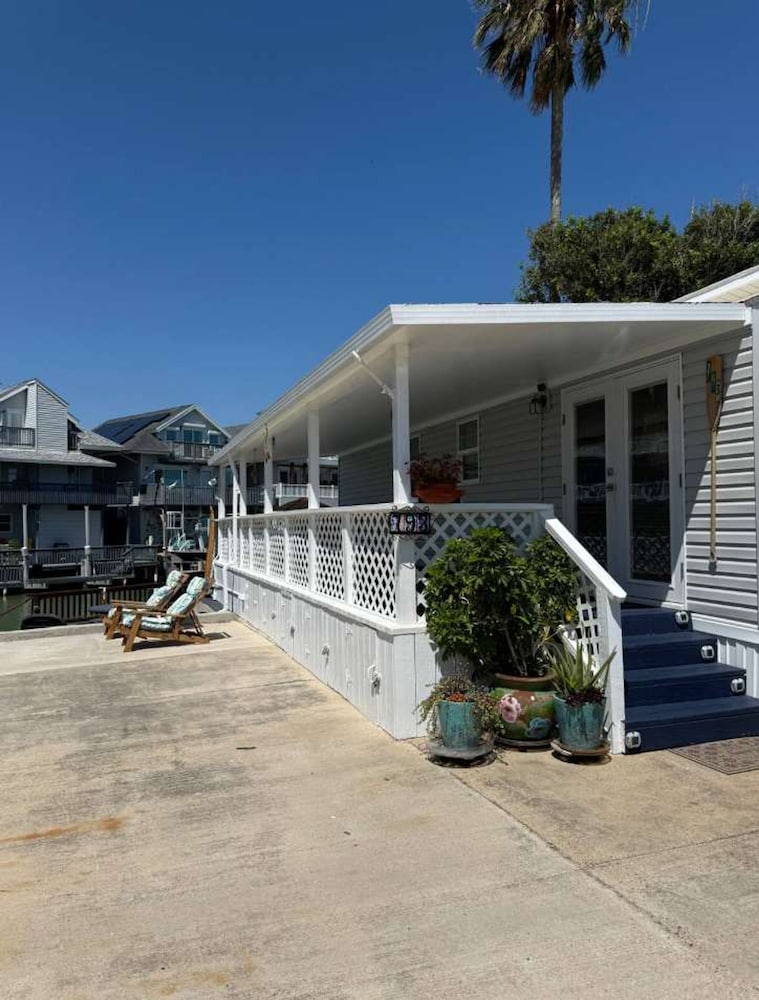 Charming 1BR Getaway in Long Island Village Resort