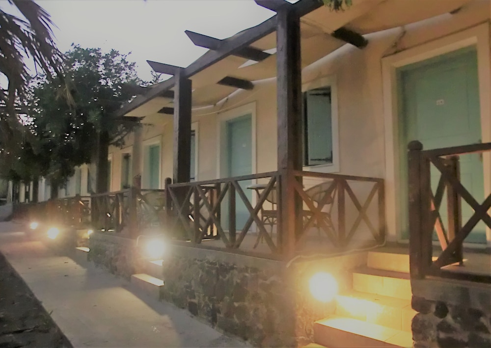 Santorini Camping & Hostel