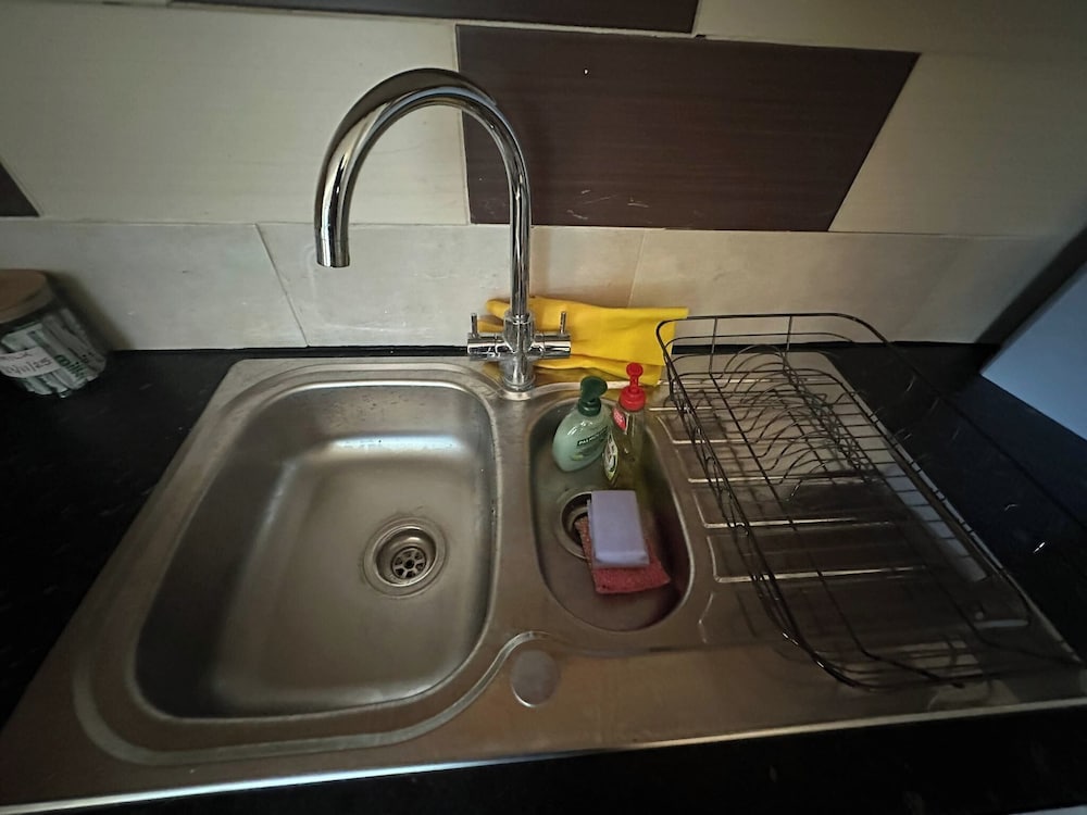 Cosy Croydon Apartment - Close to City Centre