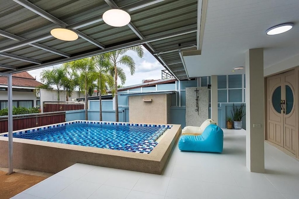 Renovated 3BR Pool Villa Near Beach V228