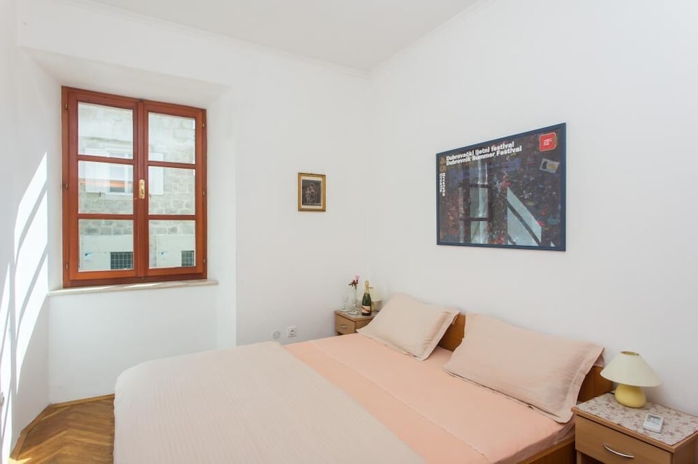 Rooms Lovrijenac