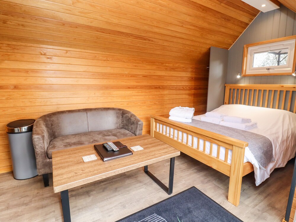 Willow Lodge At Bridge Lake Farm & Fishery