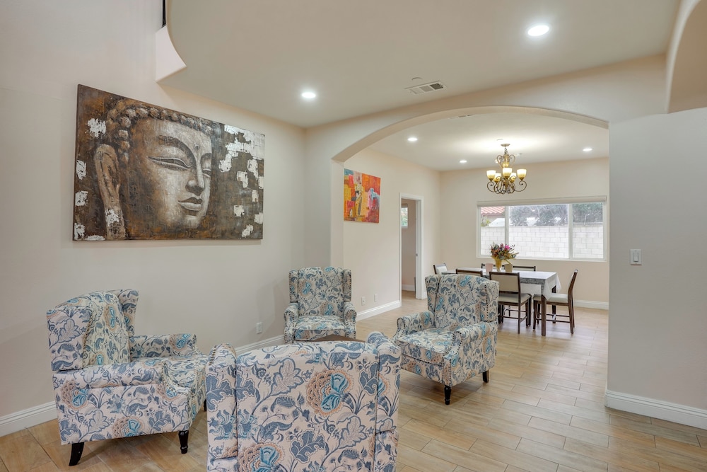 Explore the OC Coast! Midway City Home w/ Yard
