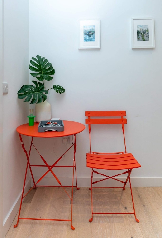 Pristine 1BD Flat W/balcony - Elephant & Castle!