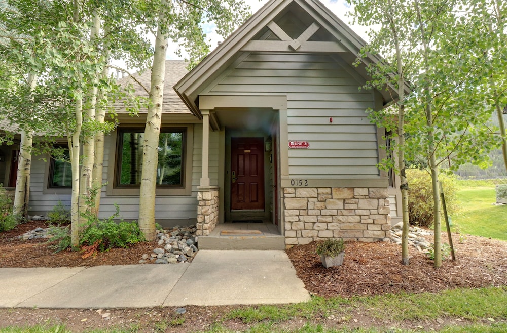 Woods21 Townhome 3 Bedroom Townhouse view 2