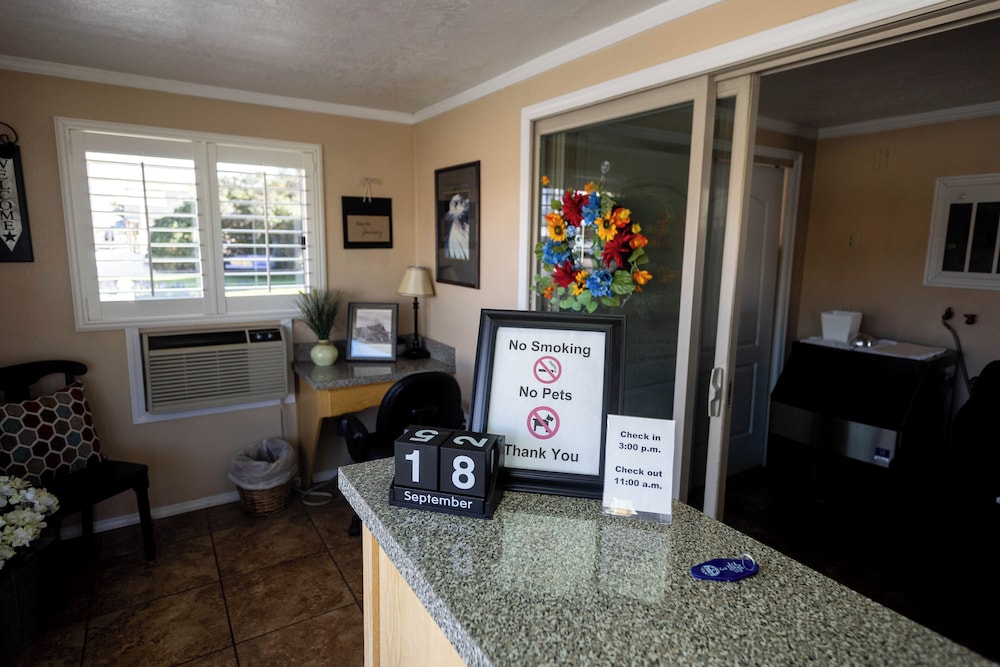 Blue Pine Motel
