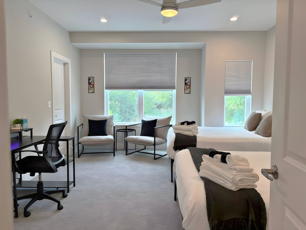 4BR Townhouse with Parking - WV rep 3