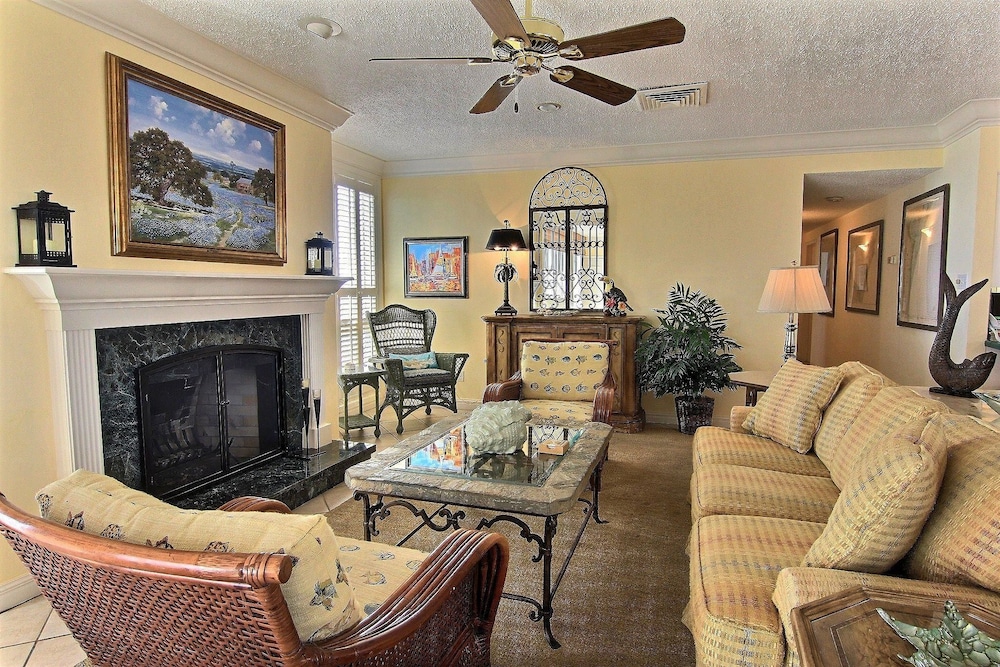 Spacious Studio Loft At Kingland Avenue Apartment