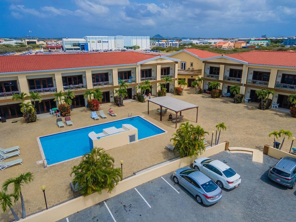 2BR 3min Walk 2 Eagle Beach Pool GYM Parking