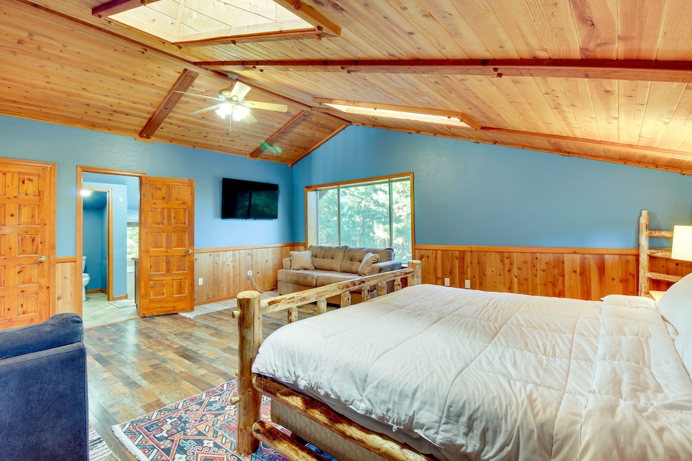 Dreamy Show Low Cabin w/ Deck on Over 2 Acres! view 2