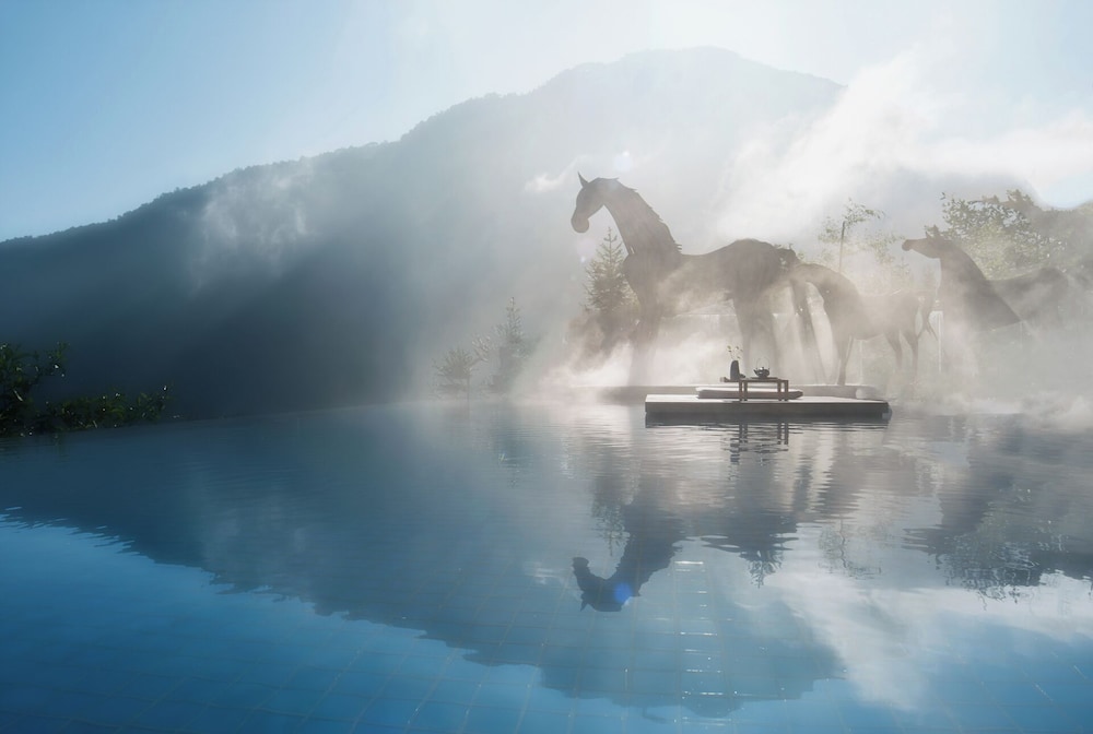 Tengchong Budu Hot Spring Resort Hotel