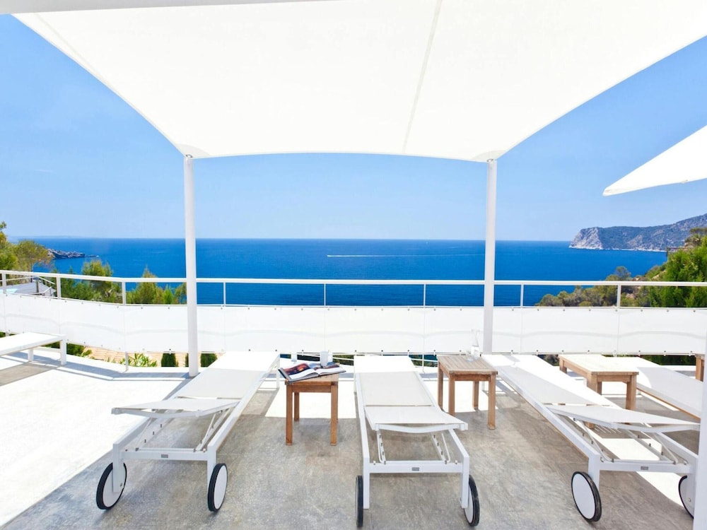 Holiday Home With Private Jacuzzi