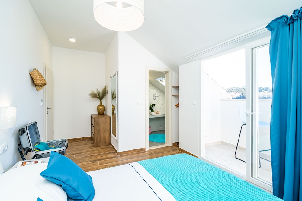 Jele Rooms