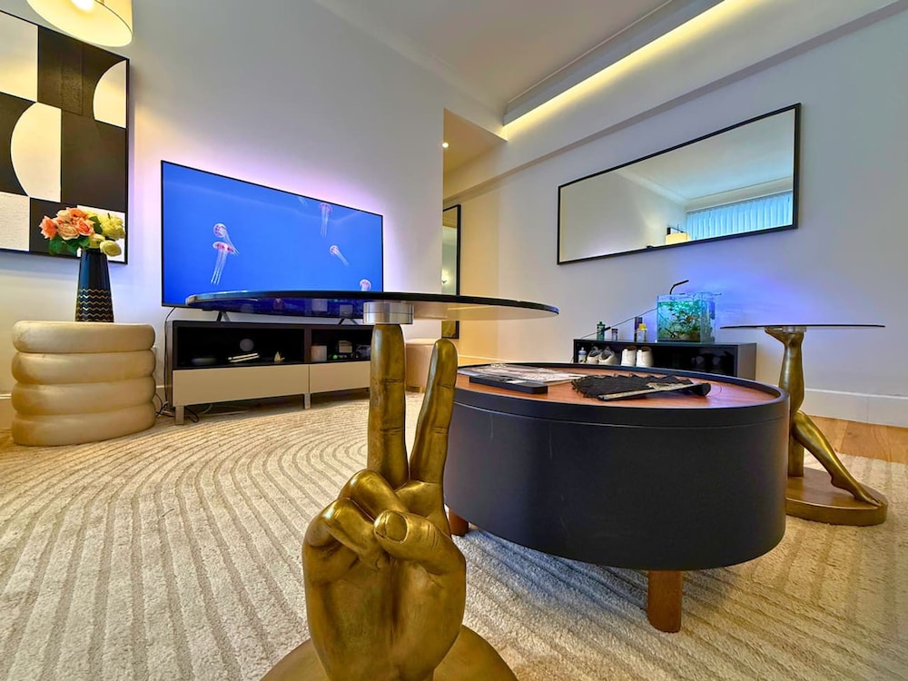 Cosy Mayfair Hideout on Prestigious Street