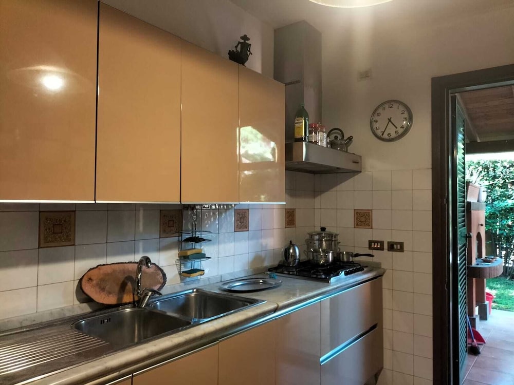 Villa Sleeps 6 With Garden and Gym
