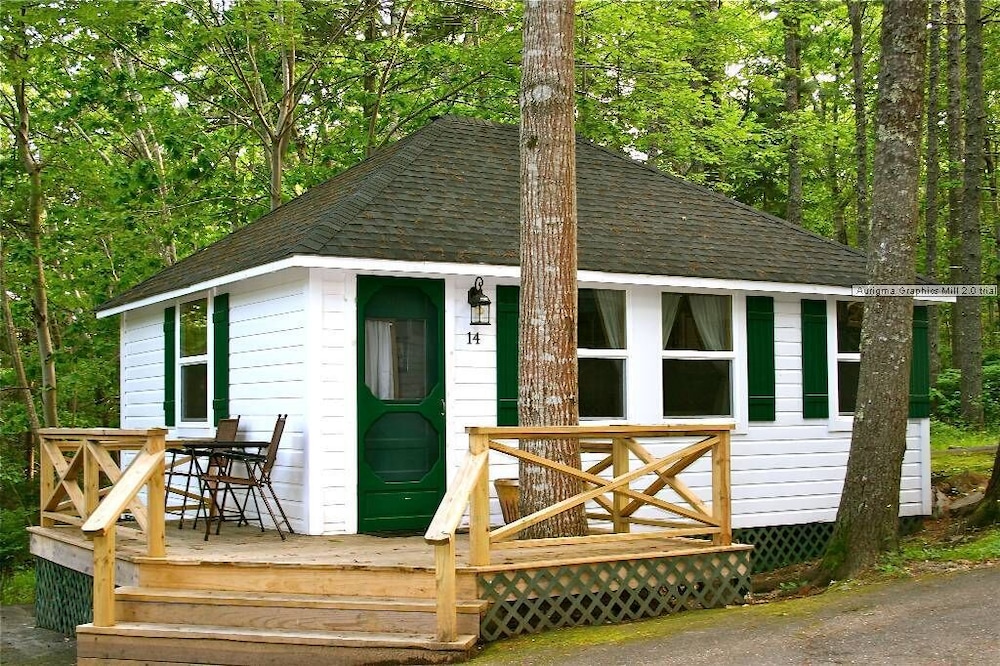 Hinckleys Dreamwood Cottages