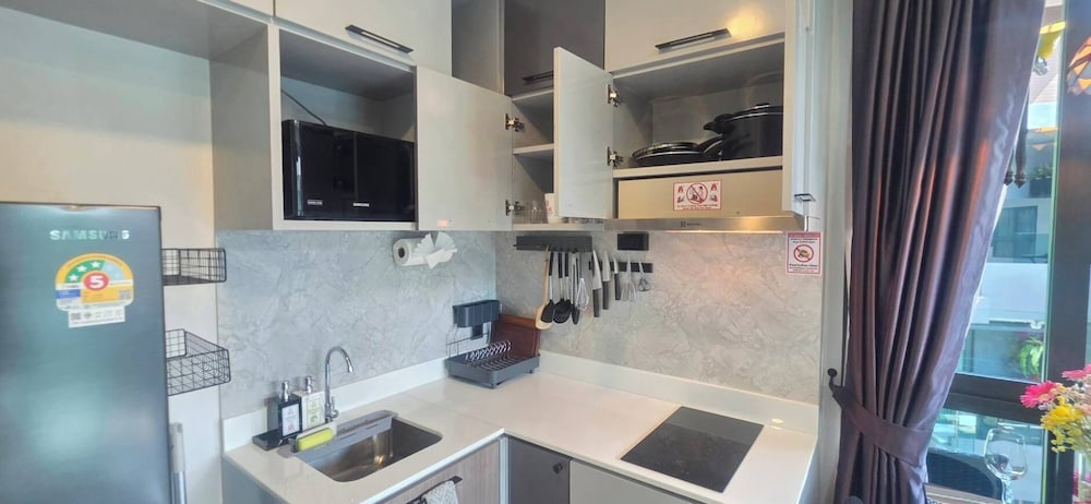 A202 - One Bedroom Partial Seaview Serviced Apartment, Ao Nang Beach