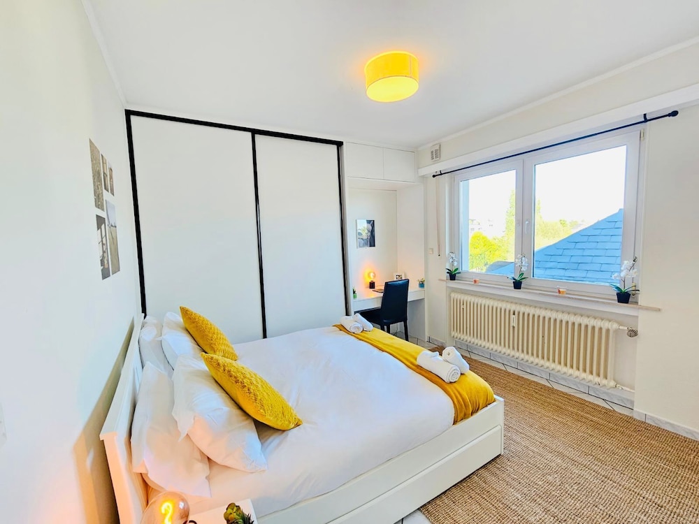 Chic Urban Stay 2BR with parking