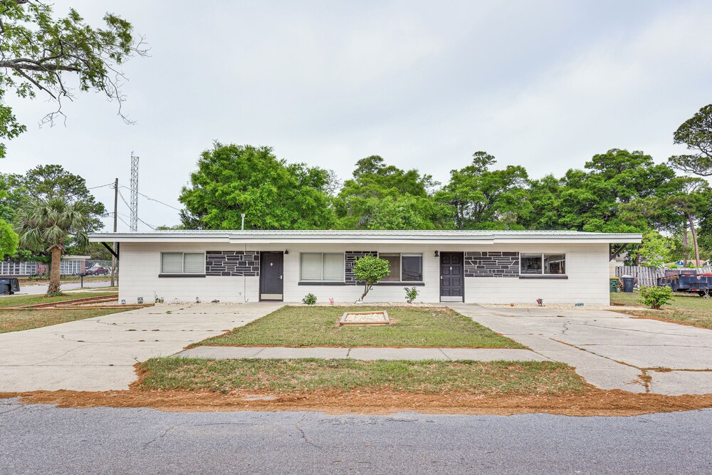 Fort Walton Beach Townhome < 1 Mi to Downtown! view 4