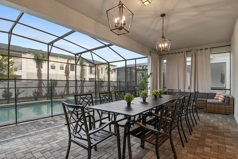 Ultimate Family Fun Retreat 10-bedroom Luxury Home