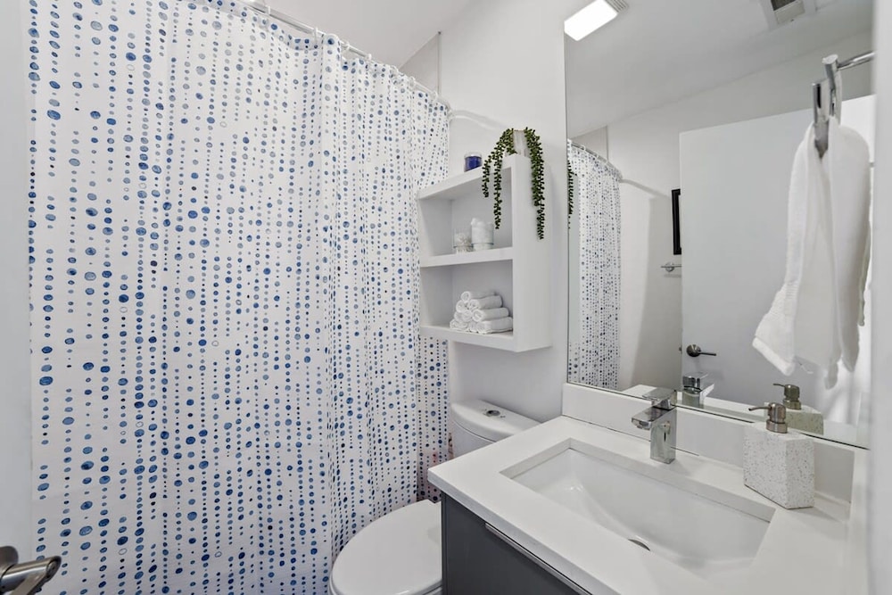 4 Bedroom Condo in Ukranian