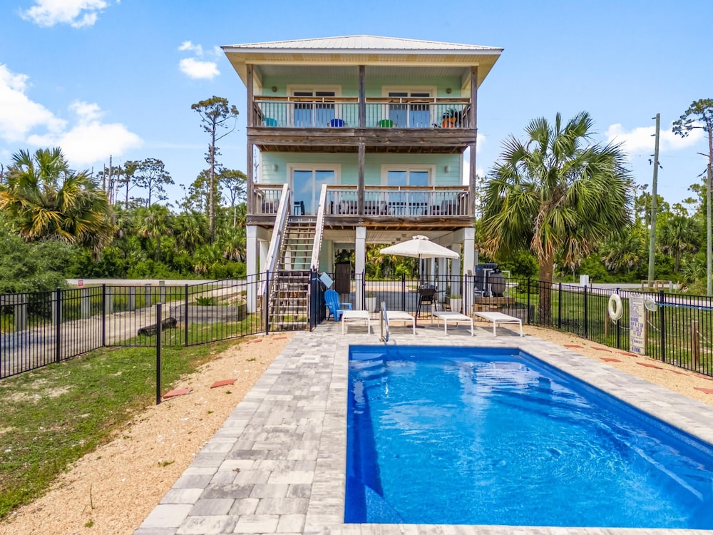Pet Friendly Beach House - One Palm
