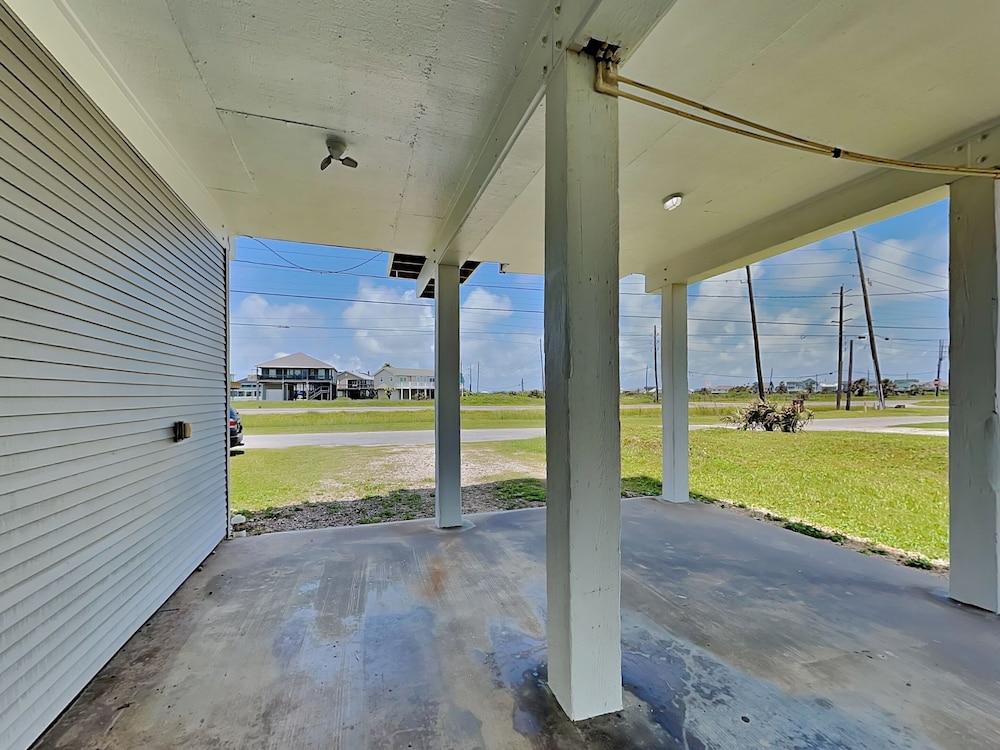Whispering Sands Beachfront by Ryson Vacation Rentals