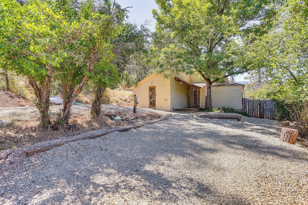 Updated Cabin in Lewiston Historical District!