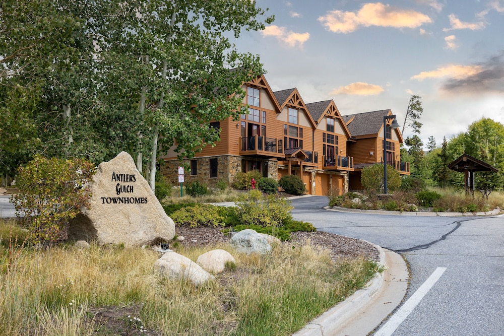 Antlers Gulch Retreat 3 Bedroom Townhouse view 2